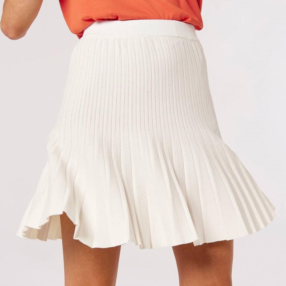 Apricot Pleated Knitted Skirt in White